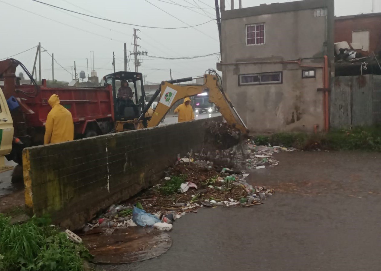 El Municipio realiza un operativo de limpieza de calles, avenidas, arroyos y drenajes pluviales