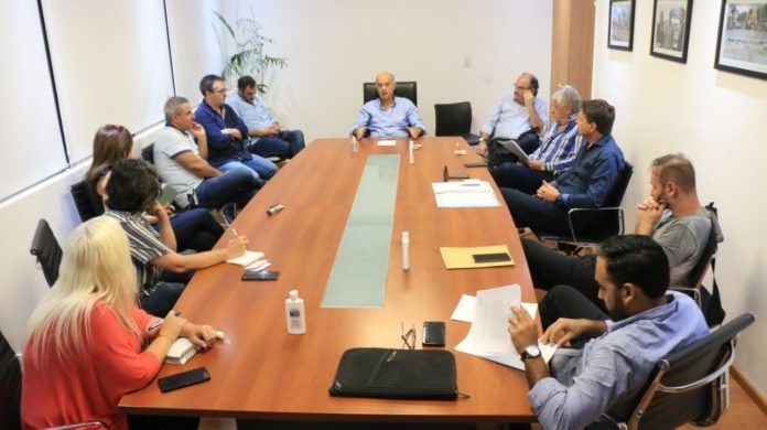 GRINDETTI SUMÓ A LOS CONCEJALES Y CONSEJEROS ESCOLARES AL COMITÉ DE EMERGENCIAS POR EL CORONAVIRUS03-30 a12.14.12