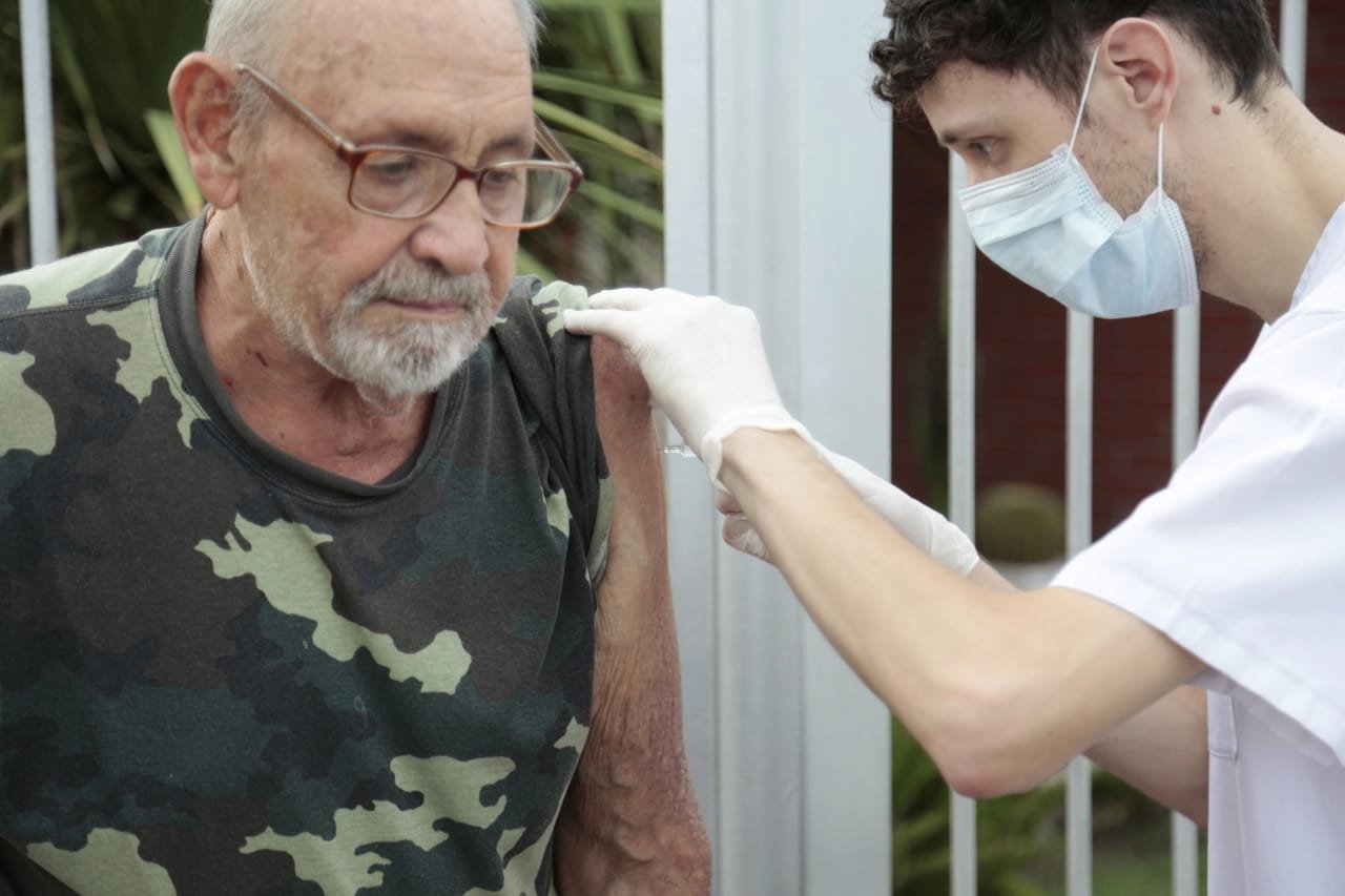 Antigripal: el municipio de Almirante Brown sale a vacunar casa por casa