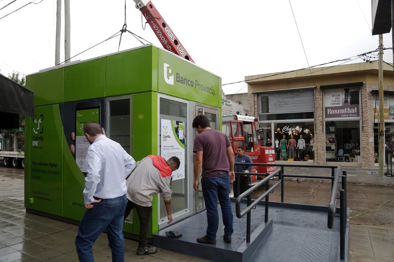 Cascallares: «Ya funcionan los nuevos cajeros de Longchamps y se vienen los de Burzaco y Glew»