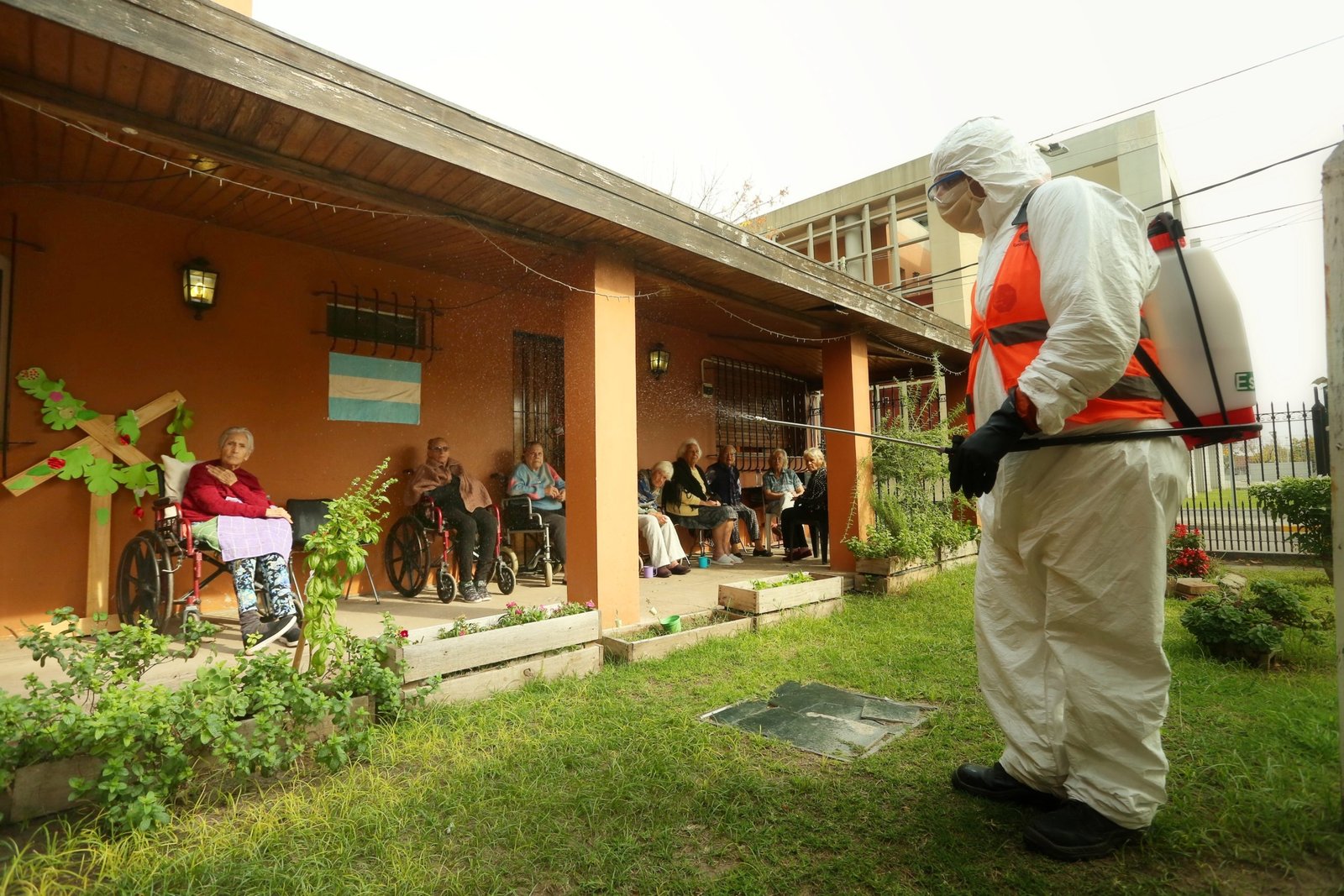 Operativo de desinfección en residencias y geriátricos del distrito