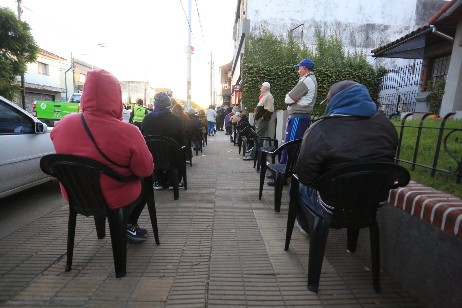 El Municipio de Echeverría asiste a jubilados en entidades bancarias