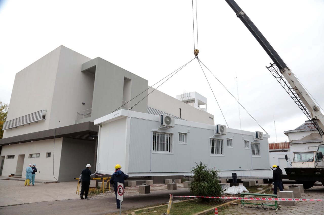 El Municipio le suma un hospital modular con camas al Lucio Meléndez