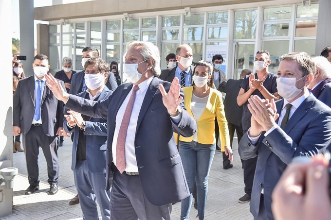 Fernando Gray junto a Alberto Fernández inauguraron el Hospital del Bicentenario: «Duplicamos la capacidad de atención sanitaria en Echeverría»