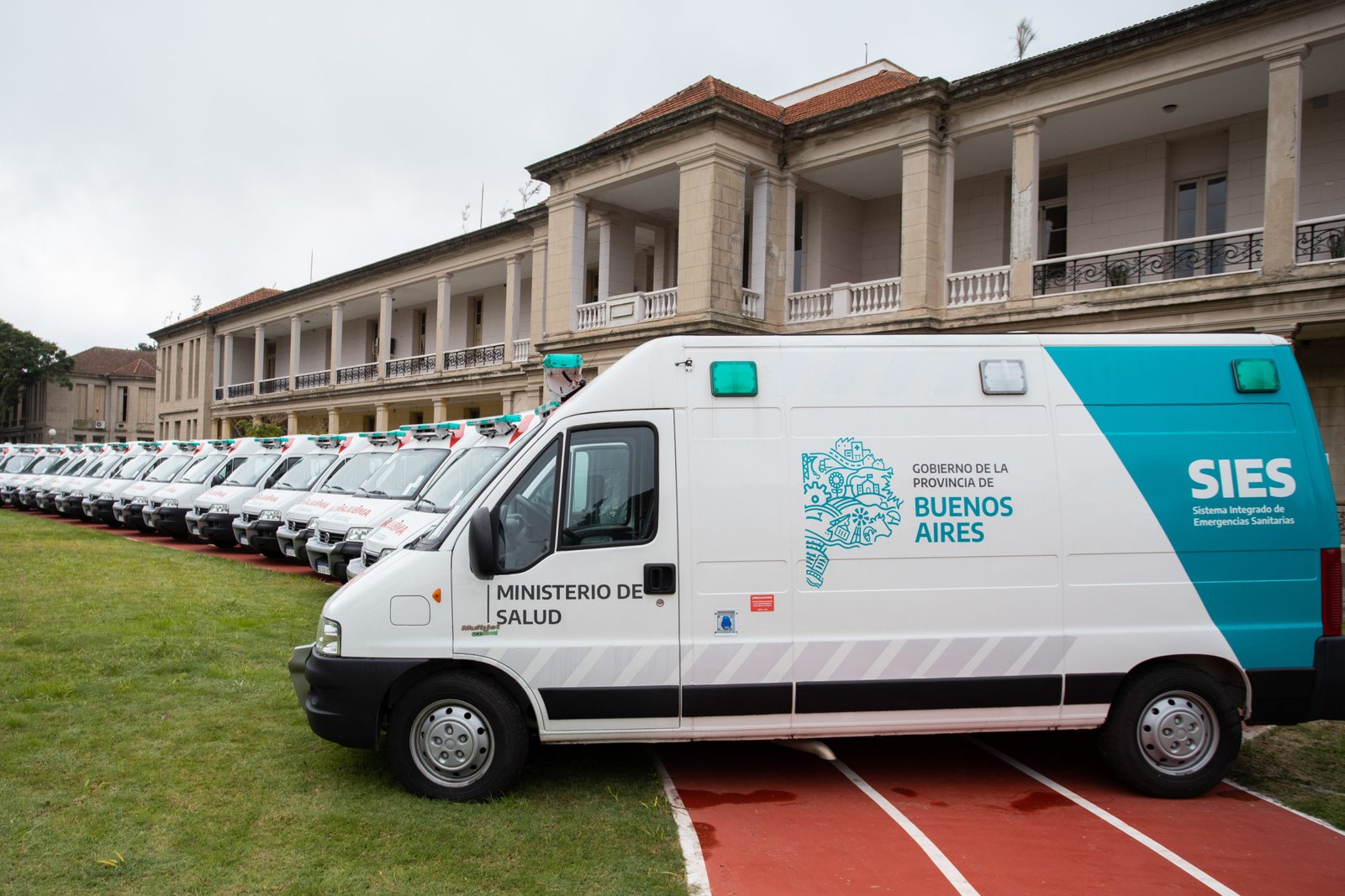 Kicillof: “Estas ambulancias fueron recuperadas de la desidia”