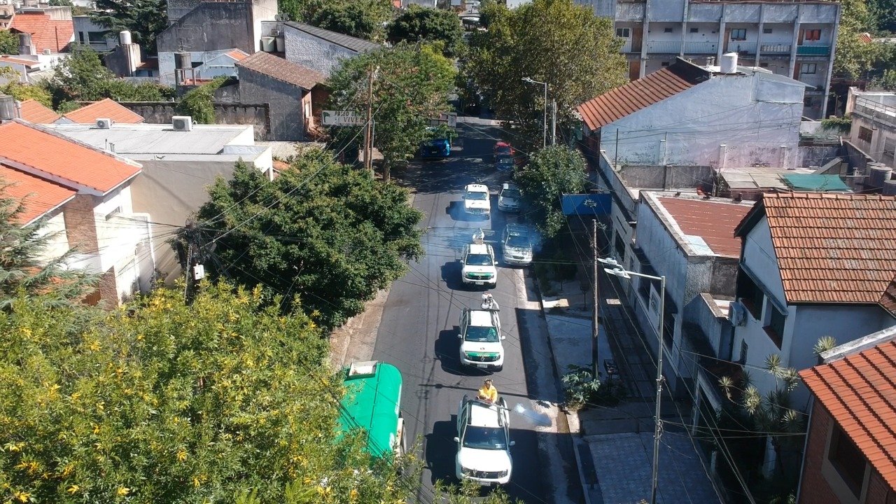 Los municipios de Lanús y Lomas trabajan juntos en la lucha contra el dengue y el covid-19 mediante operativos de tránsito y fumigación