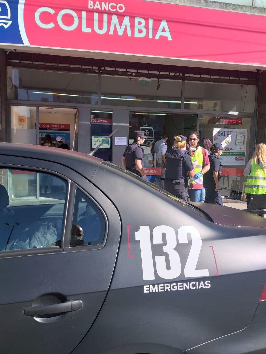 Nuevo operativo de ordenamiento en filas de bancos de Lanús