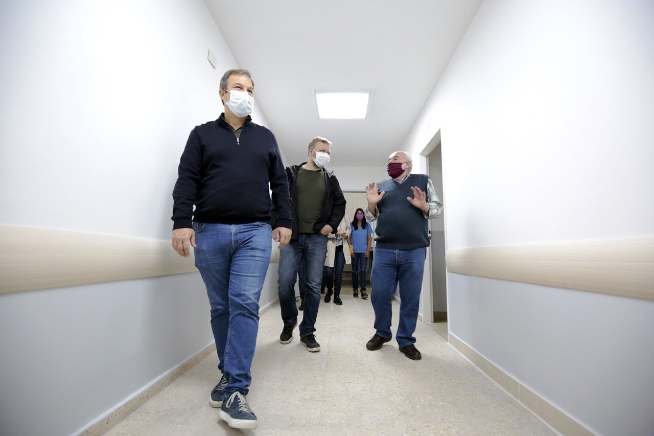 Cascallares recorrió la obra del Hospital Burgwardt