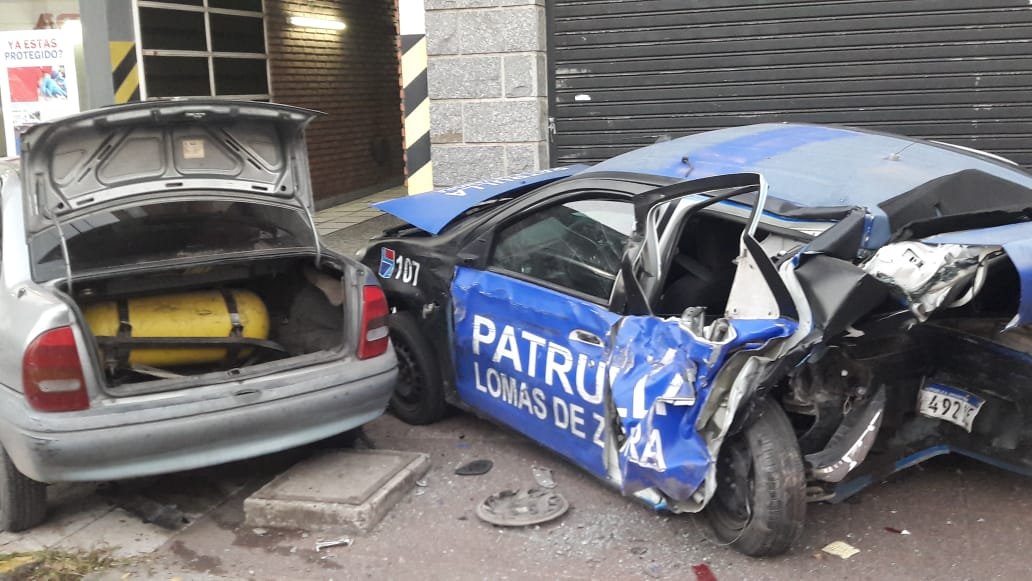 «Le dieron ganas de matar policías»: joven chocó a propósito a dos patrulleros en el centro de Lomas