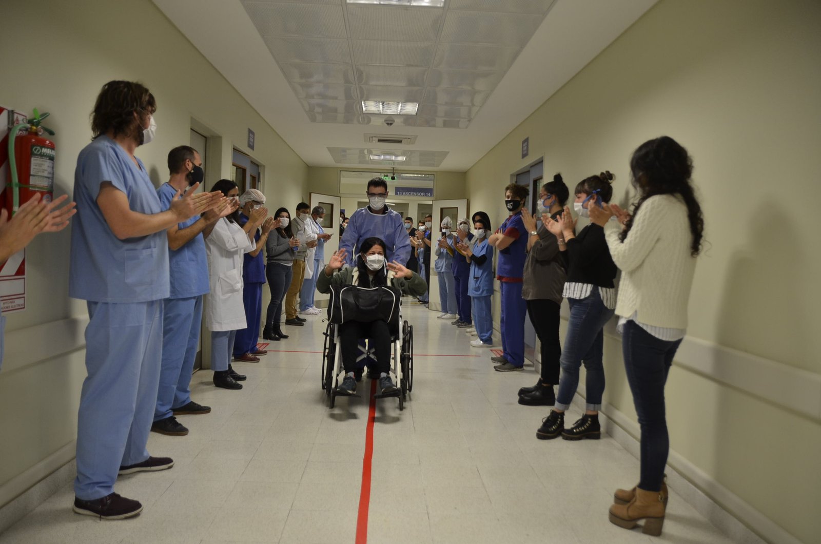 Esteban Echeverría: fue dada de alta la primer paciente con Covid atendida en el Hospital del Bicentenario