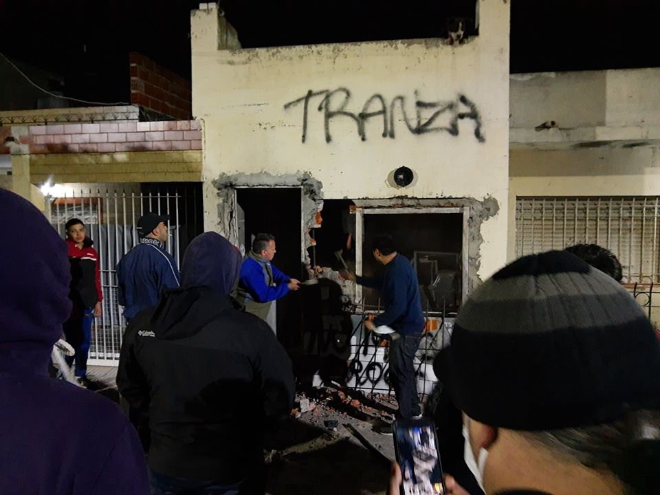 Ingeniero Budge: pueblada contra «la presencia de un narco» en el Barrio Moreno: vecinos casi linchan a una persona acusada de «dealer»