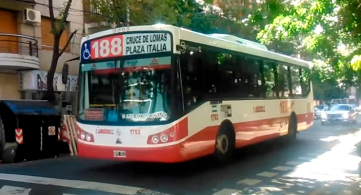 Subieron a robar y le clavaron un cuchillo en la cara al colectivero: paro en la línea 188