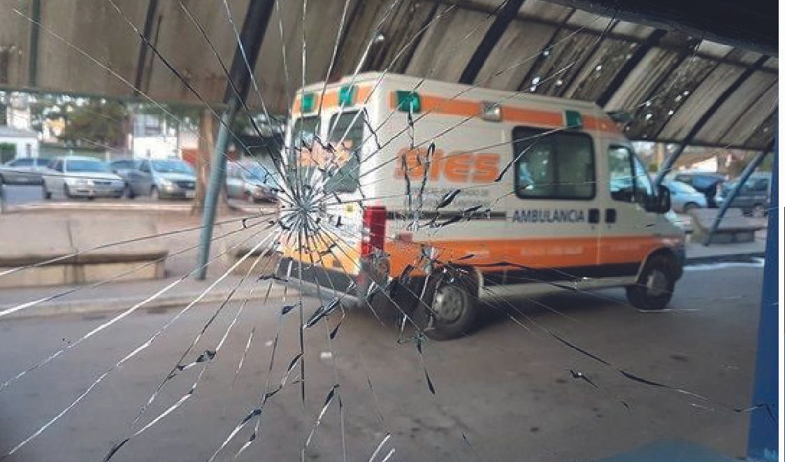 ¿Los hospitales pasarán el invierno sin vidrios? Su fabricación depende de una sola multinacional, que se hace fuerte en la pandemia