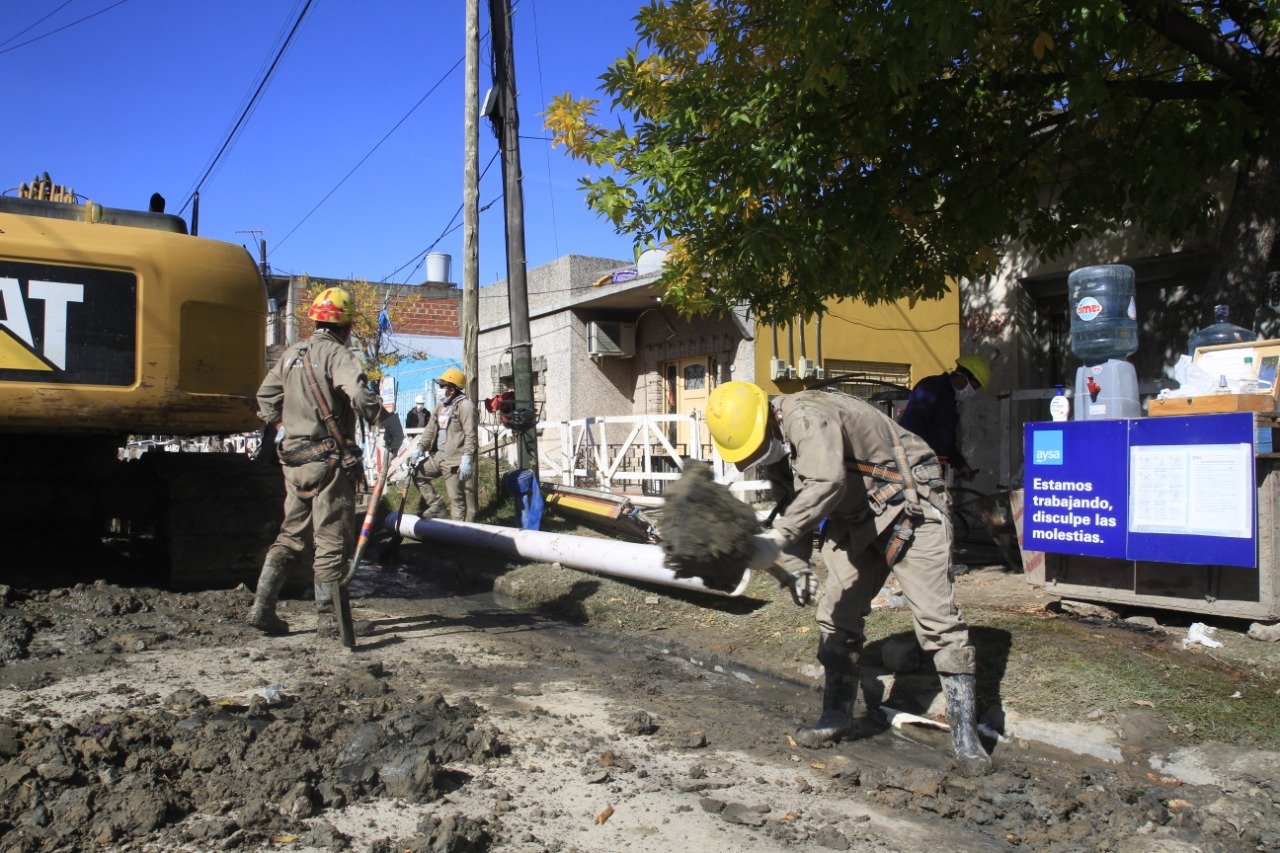 AySA finalizó una obra cloacal que beneficiará a 8.000 lomenses