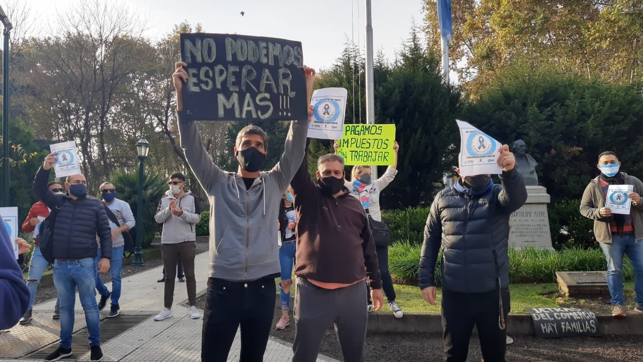 Comerciantes Unidos de Echeverría: “Estamos trabajando a persiana cerrada”