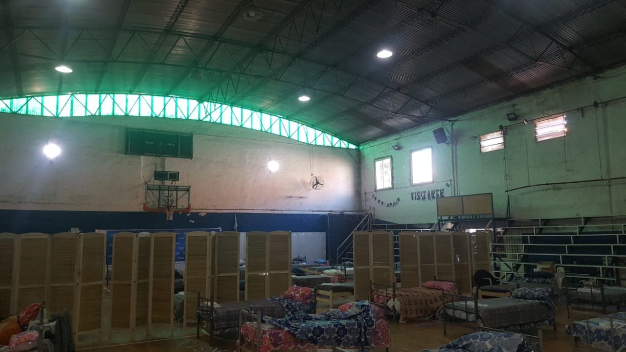 Vecinos de Fiorito con coronavirus aislados en el Club Gimnasia y Esgrima de Lomas: “Acá no hay condiciones para atender a gente enferma”