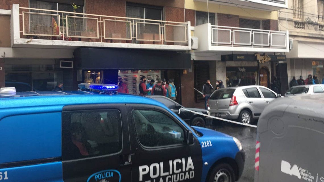 Habría sido por un infarto: un zapatero se resistió a un asalto, resultó baleado y el delincuente murió