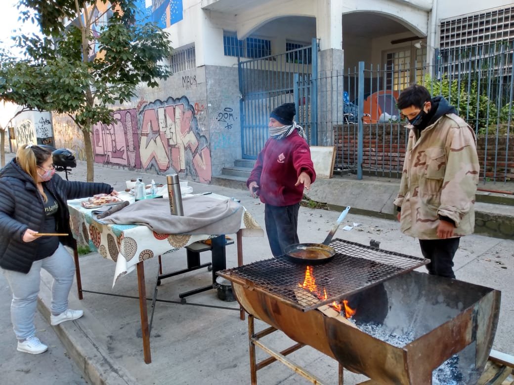 Monte Grande: detuvieron a una persona que vive en la calle y vende tortillas “por no respetar la cuarentena”