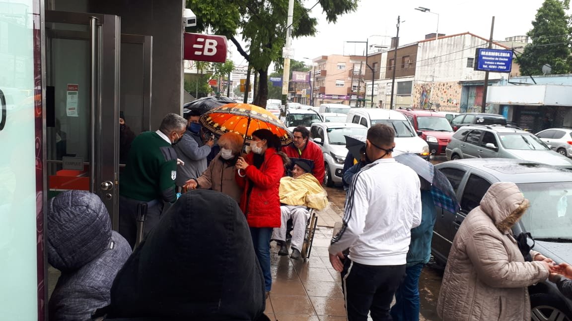 Fernando Gray reclama más cajeros para Echeverría y el Conurbano