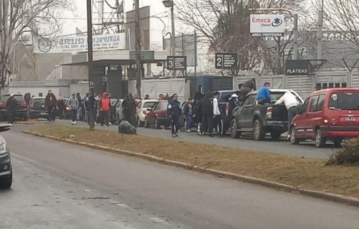Quilmes: en caravana, despidieron al delincuente asesinado por el jubilado