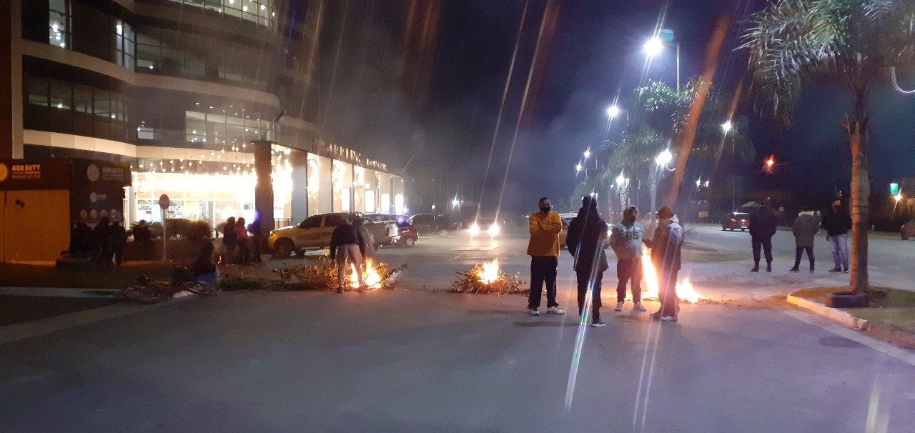 Ezeiza: vecinos sufren los cortes de luz y ya no saben a quién reclamar