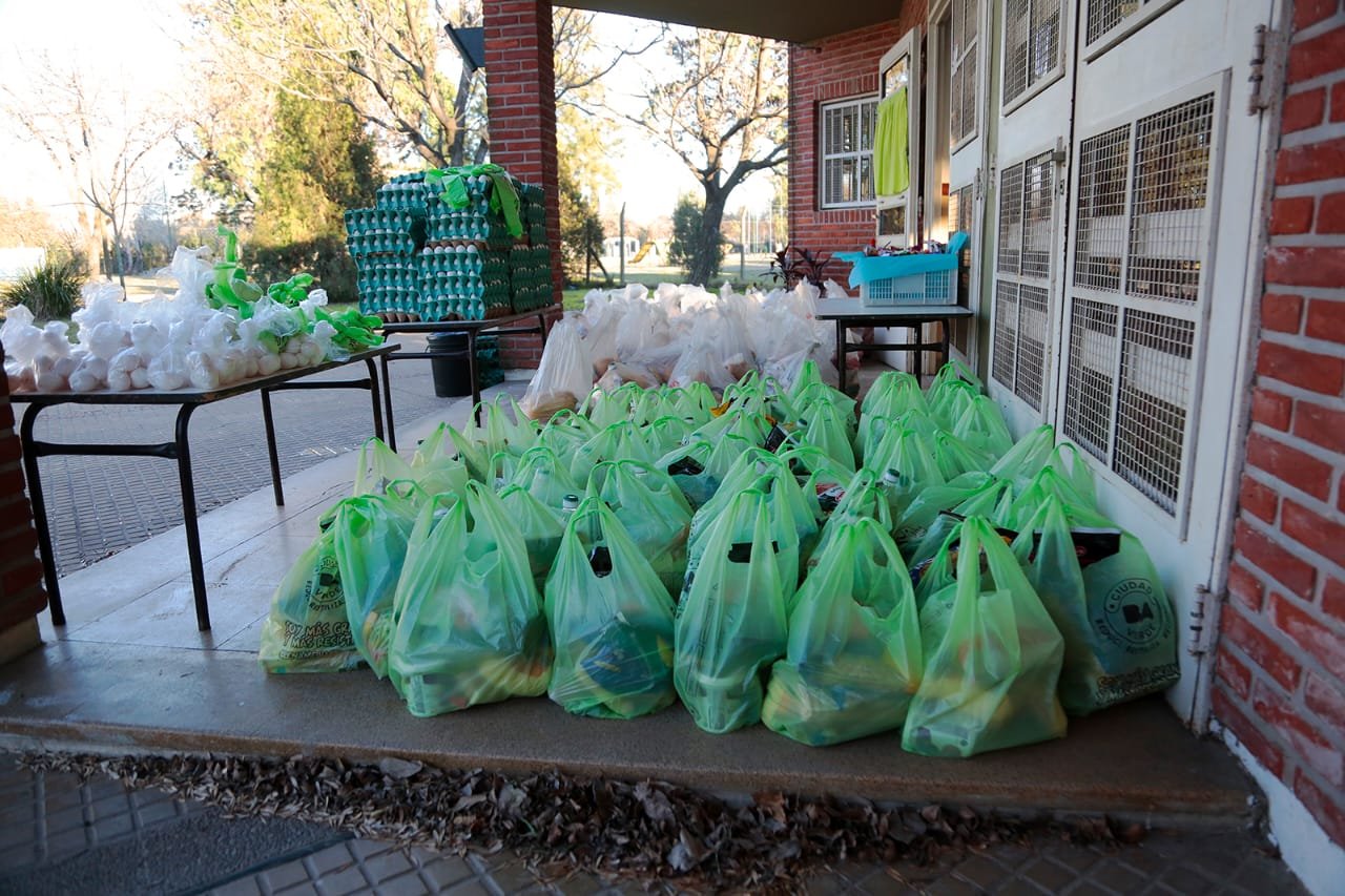 El Municipio de Brown ya repartió 3 mil toneladas de alimentos en escuelas
