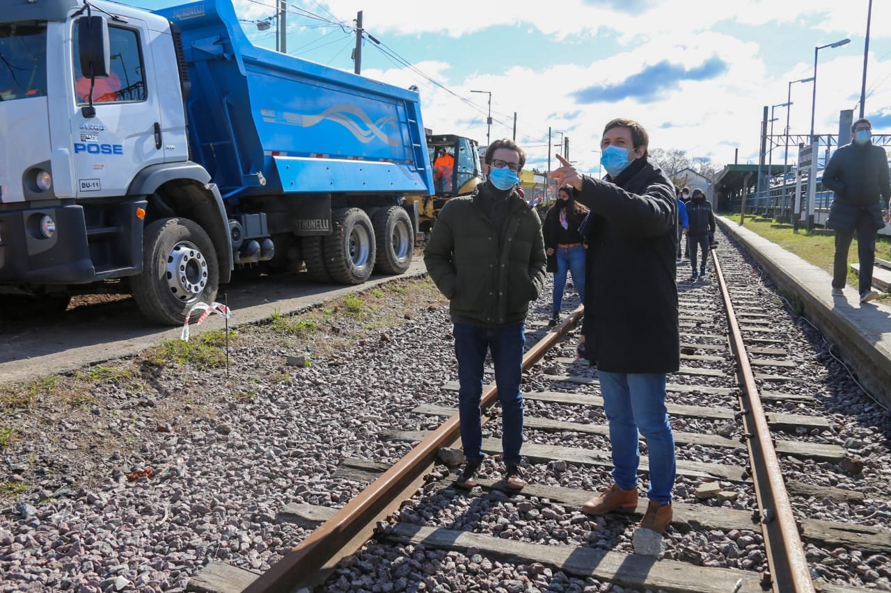 Junto al Ministro de Obras Públicas, Mantegazza dio inicio a la creación de una dársena de colectivos en la estación de Alejandro Korn