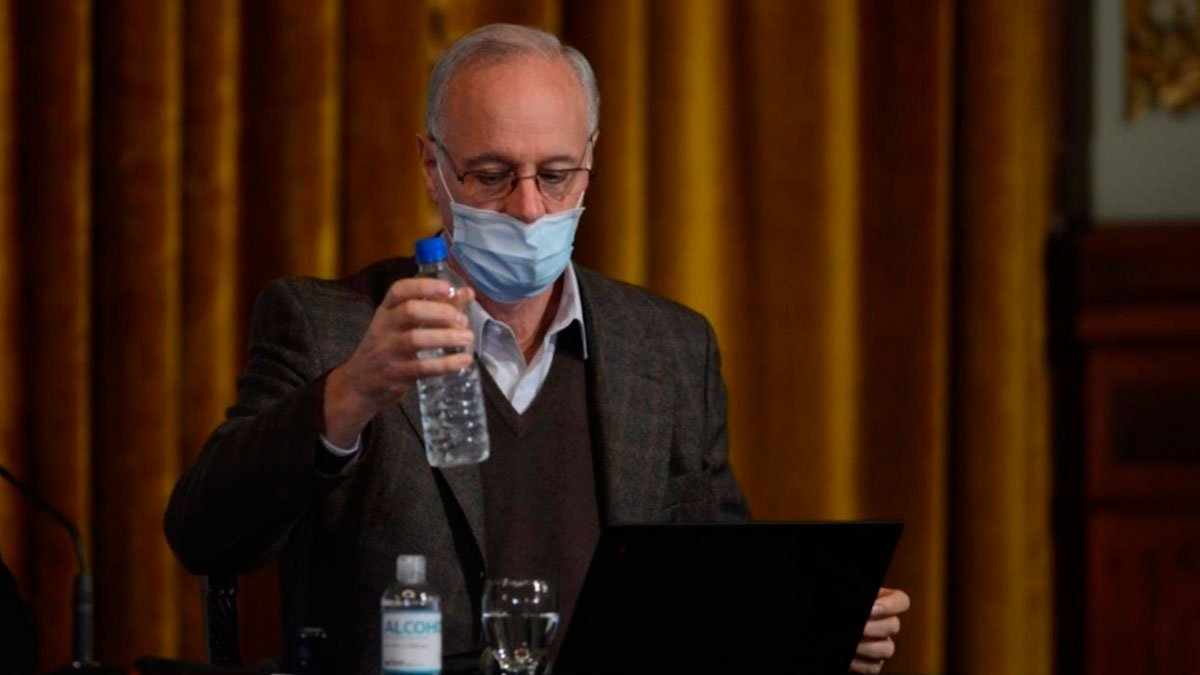 Para el ministro Gollan, «casi con seguridad vamos a tener que ir a otra etapa de endurecimiento»