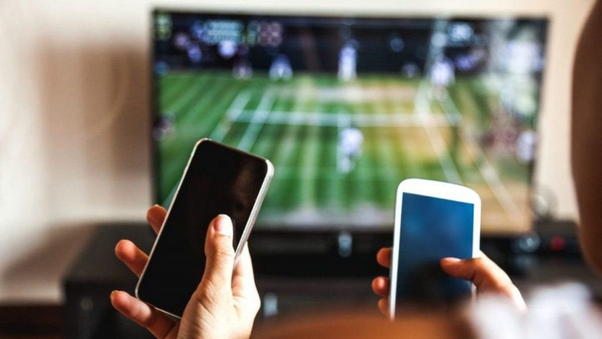 Declaran «servicios públicos» a la telefonía móvil, internet y TV paga