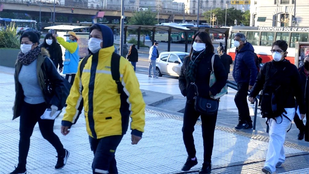 Más cuidados y alto porcentaje de infectados explican la estabilidad de casos en AMBA