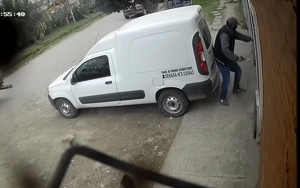 San Vicente: motochorros asaltan a un repartidor y rompen la puerta de un almacén