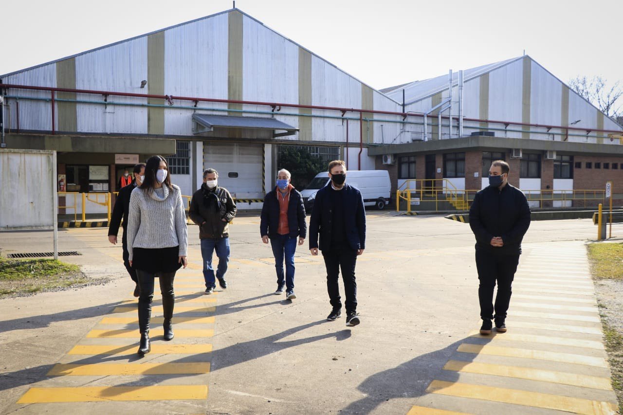 Federico Otermín visitó Isover Saint-Gobain en Lomas: “Es fundamental la articulación del Estado y las empresas para levantarnos con fuerza en la post pandemia”