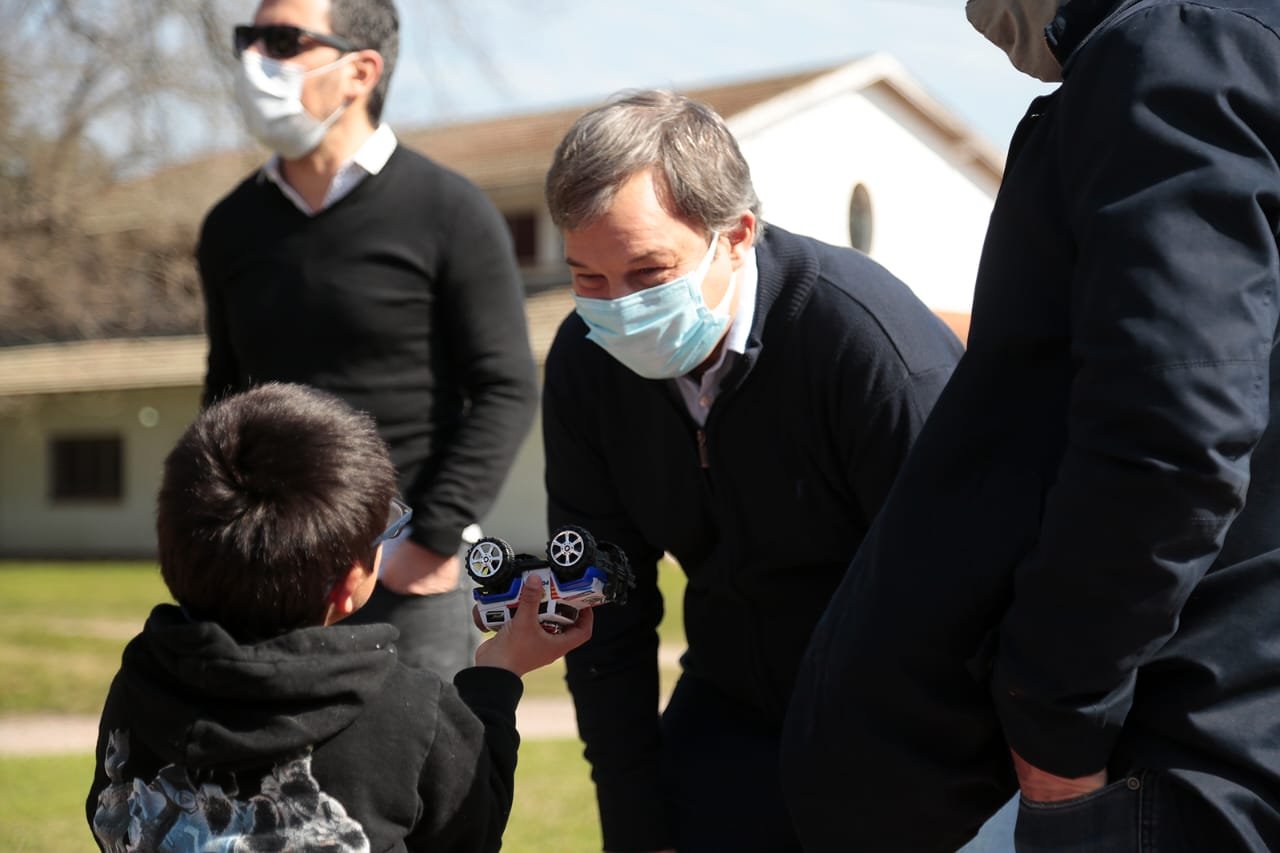 En la previa al Día de la Niñez, Cascallares visitó el «Hogar El Alba»
