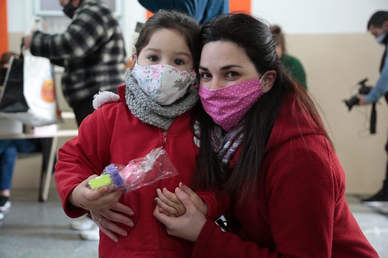 El Municipio continúa entregando juguetes junto a los Módulos Alimentarios del SAE