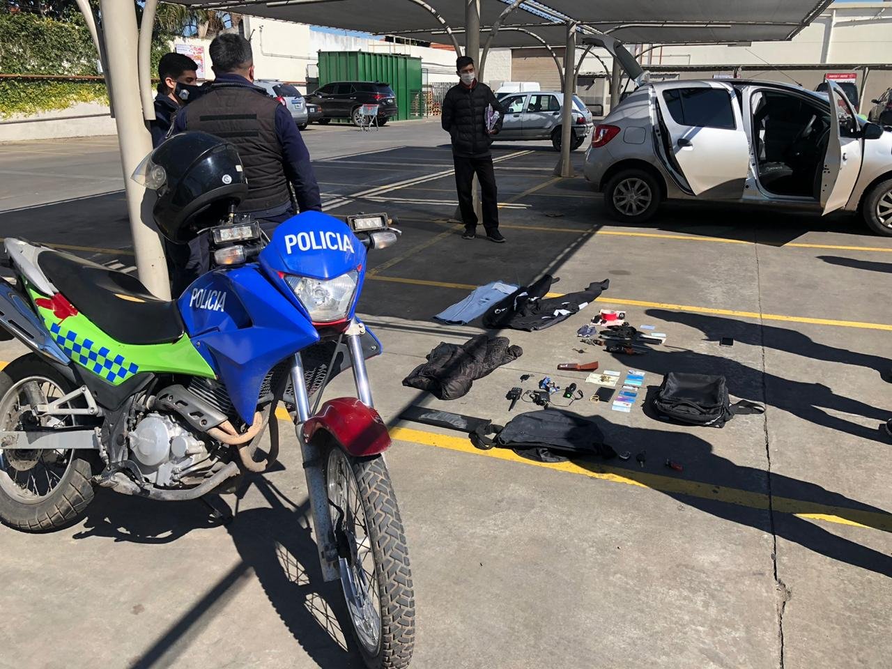 Lo detuvieron en el Disco de Adrogué: cayó delincuente que usaba inhibidores de alarmas para robar elementos de autos