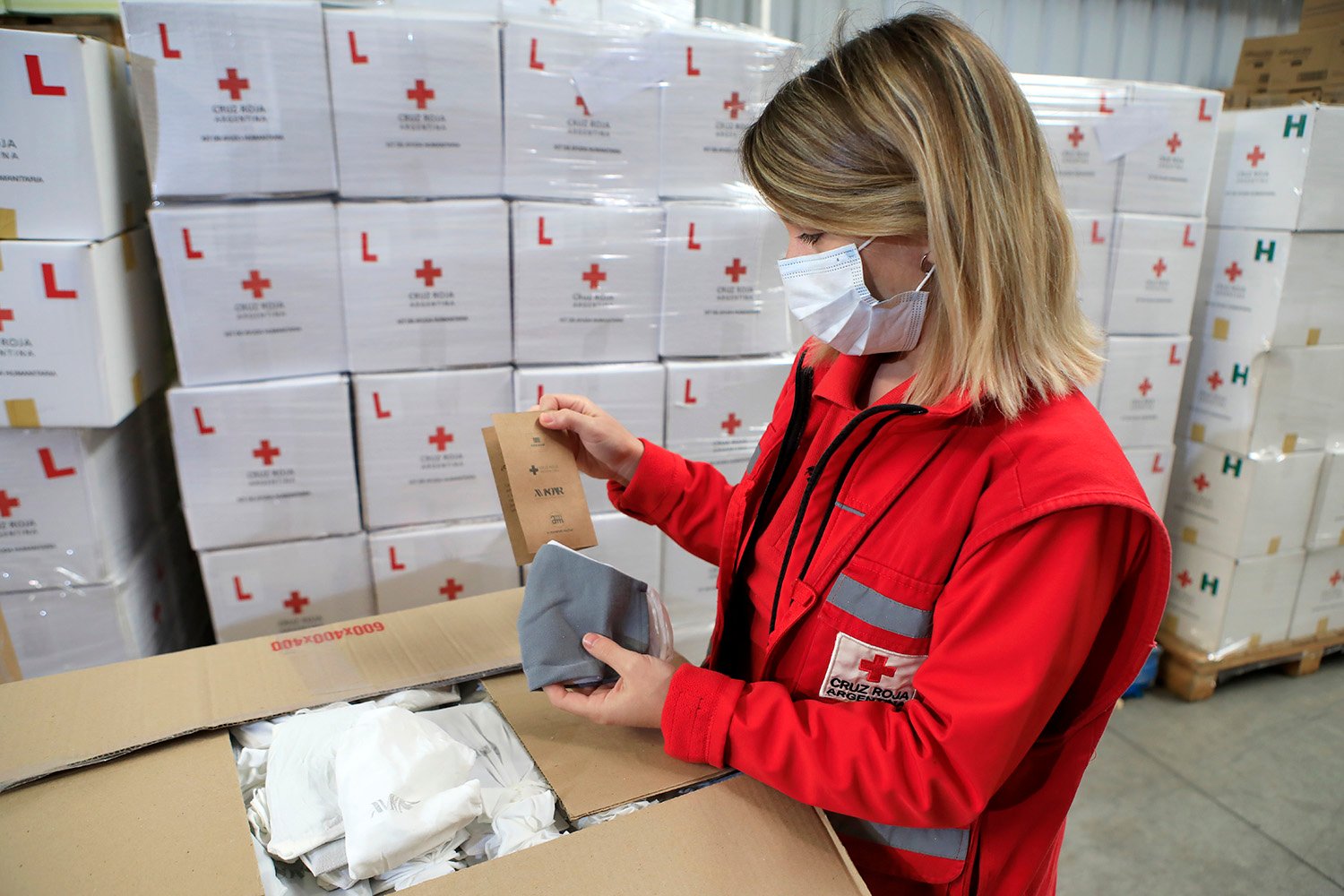 Edesur entregó 5.000 barbijos a la Cruz Roja hechos con indumentaria reciclada