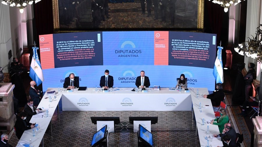 Guzmán aseguró que las medidas cambiarias son de «transición» con el objetivo de no perder reservas