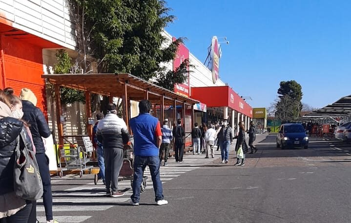 Supermercado Easy de San Isidro: denuncian que hay 21 casos positivos de Covid-19, “sin protocolos y ningún cuidado con el cliente”