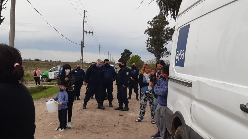 Vecinos de Monte Grande Sur en conflicto con AySA por la falta de agua