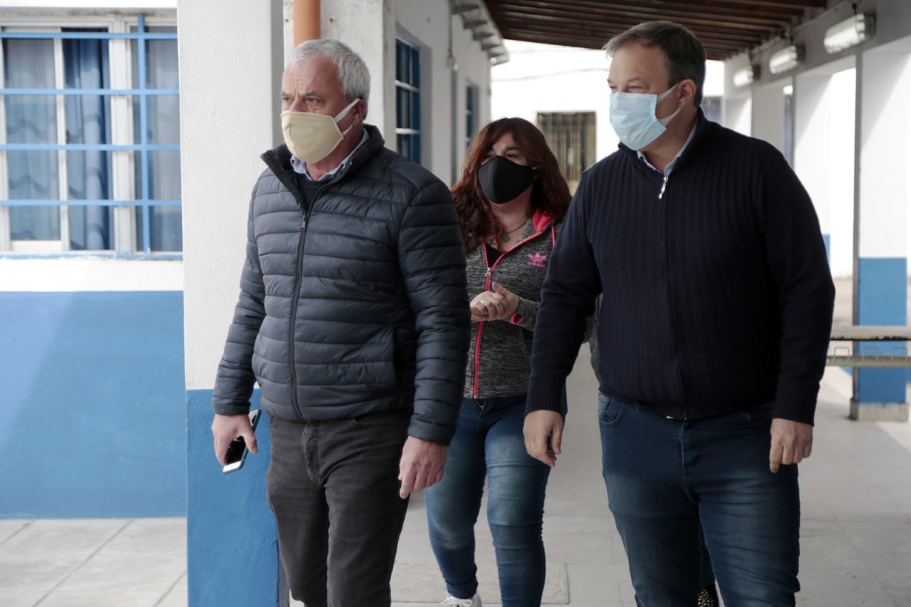 Cascallares visitó obras en dos escuelas de San José