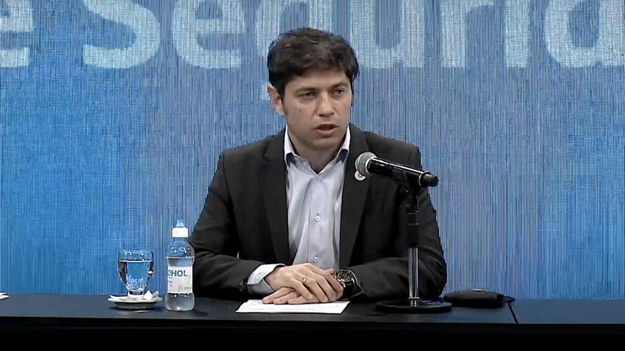 Kicillof anunció un salario inicial de $44.000 para policías bonaerenses y otros incrementos