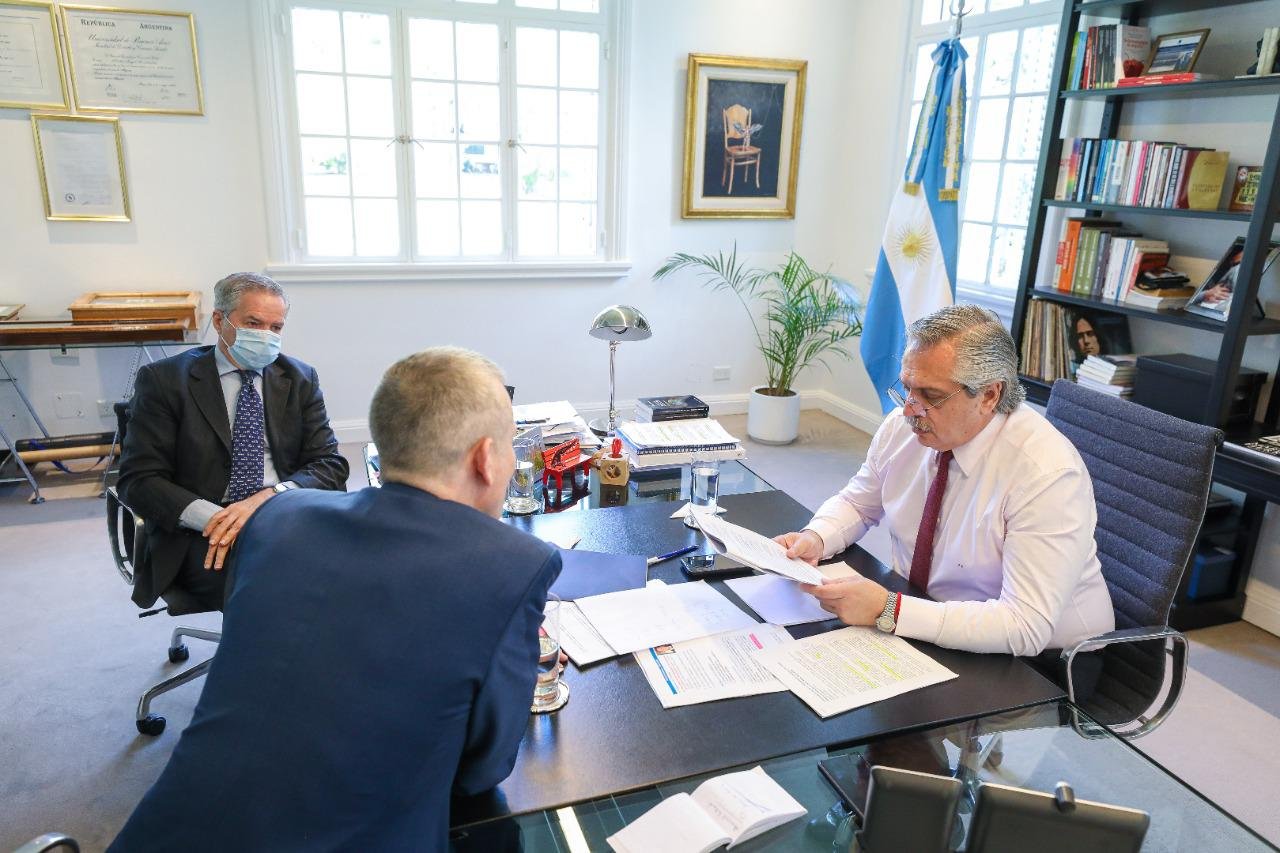 El Presidente mantuvo una conversación telefónica con el primer ministro de los Países Bajos: «Ayudaremos a la Argentina a llegar a un acuerdo con el FMI»