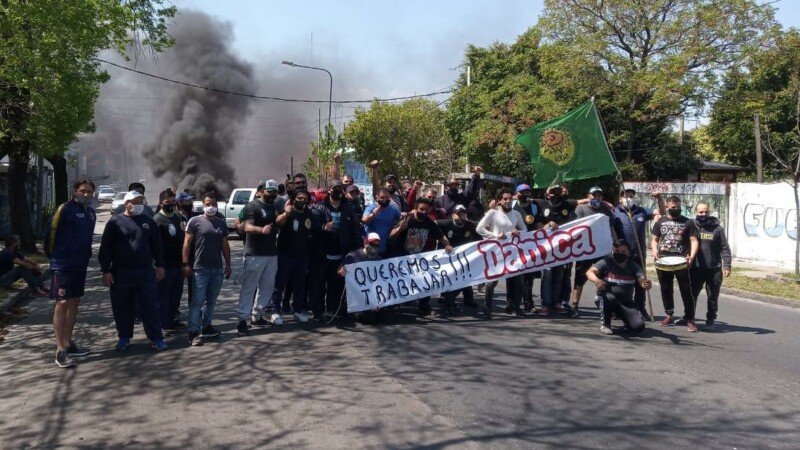 Crisis en la planta Dánica de Llavallol: trabajadores realizaron un corte y lanzan plan de lucha