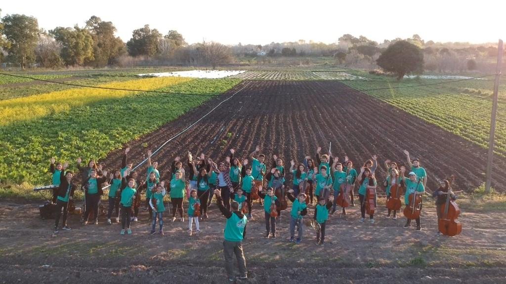 Orquesta de Florencio Varela presentará videoclip junto a Bruno Arias y músicos de todo el país