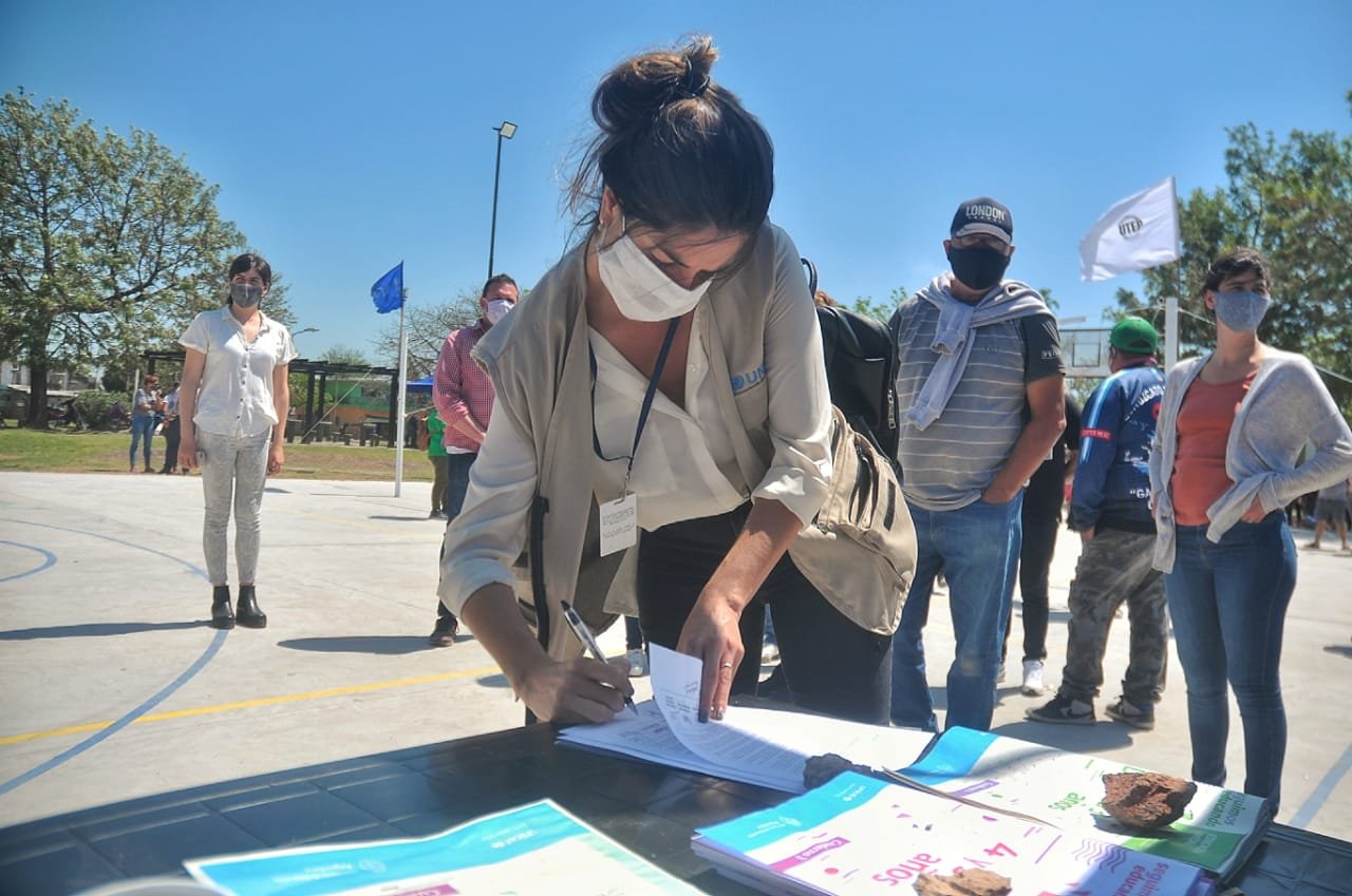Se inauguró el playón multideportivo construido de forma comunitaria en 9 de Abril