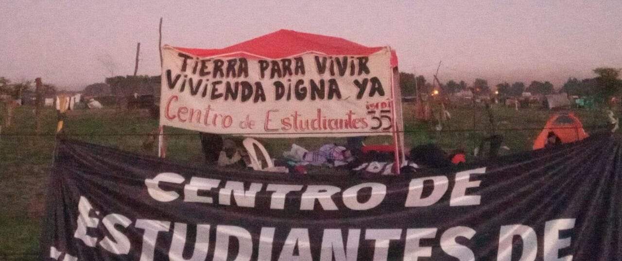 Desalojo en Guernica: la policía golpeó y detuvo a alumnos de Centros de Estudiantes que acampaban en apoyo a la toma