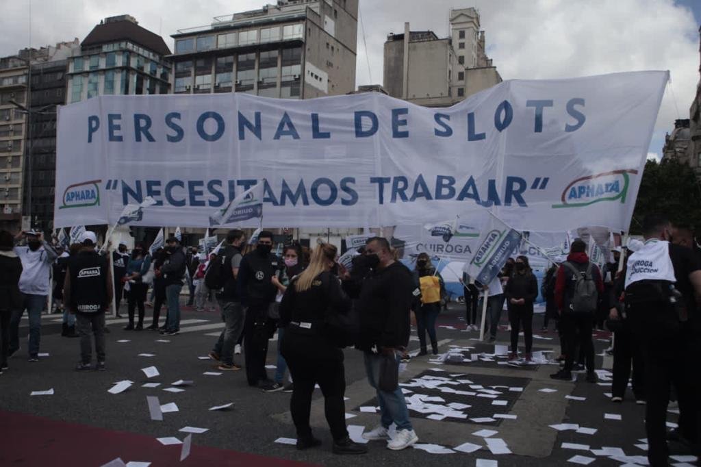 “Queremos trabajar”: masiva movilización por la reapertura de las salas de juego porteñas