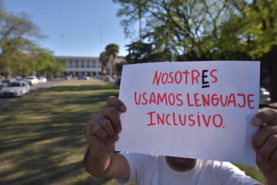 «Ellas son las luchadoras esenciales por la igualdad, la libertad y la paz, elles es solo el plural»