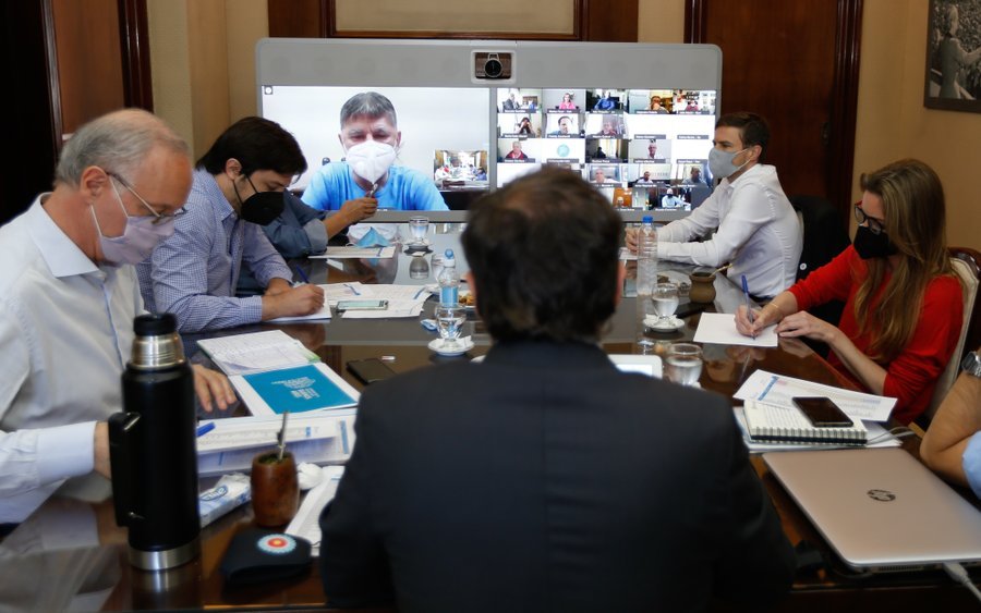 Kicillof e intendentes y evalúan modificaciones al aislamiento ante baja de casos