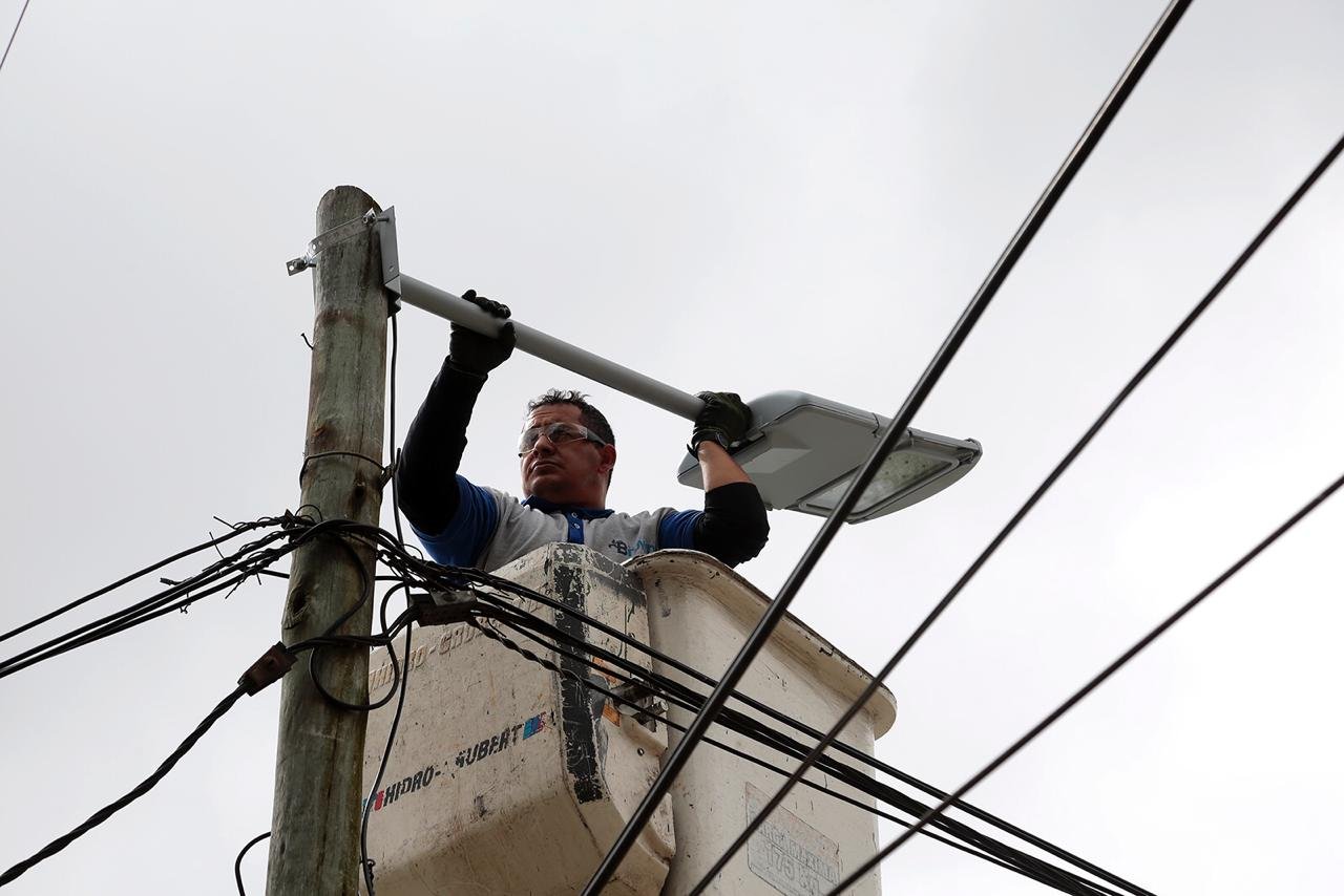 El Municipio avanza con la instalación de luminarias led en las localidades